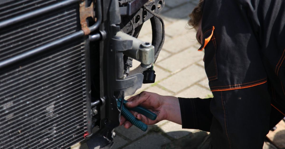 locksmith service technician — Florence Locksmiths